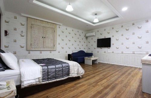 Bongmyeong-dong Hotel | Picasso Motel
