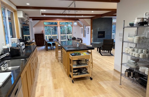 Yamanakako Cabin | Piccolo Mondo - Beautiful 7 bedroom lodge in lovely Yamanakako - BBQ/Onsen Bath