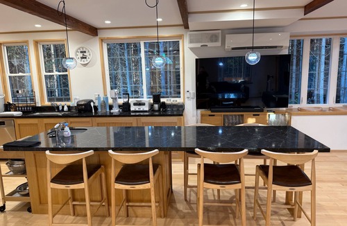 Yamanakako Cabin | Piccolo Mondo - Beautiful 7 bedroom lodge in lovely Yamanakako - BBQ/Onsen Bath