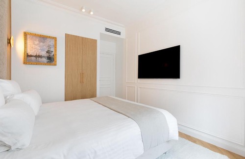 Chaussee-d'Antin Apartment | Pick A Flat's Apartments in Opéra - Rue La Fayette