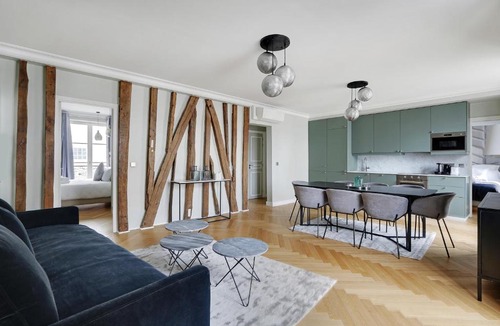 Montmartre Apartment | Pick A Flat's Apartments in Montmartre - Rue Lepic