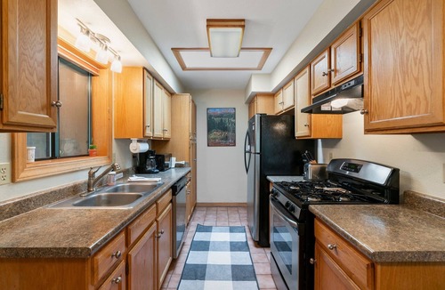 Durango House | Pickle Ball Courts, Peaceful Deck Next to Creek!