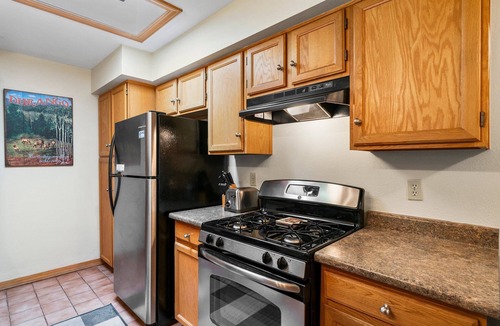Durango House | Pickle Ball Courts, Peaceful Deck Next to Creek!