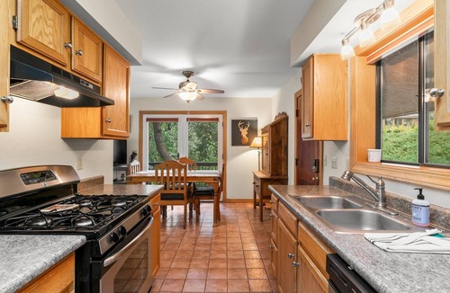 Durango House | Pickle Ball Courts, Peaceful Deck Next to Creek!