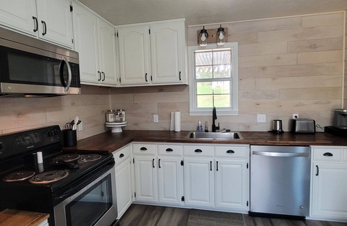 Morris Chapel House | Pickwick- Screened Patio ON Tennessee River 7th Nt FREE- Dogs Allowed
