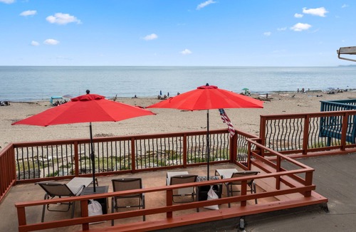 Rio del Mar House | Picturesque Beach Front home