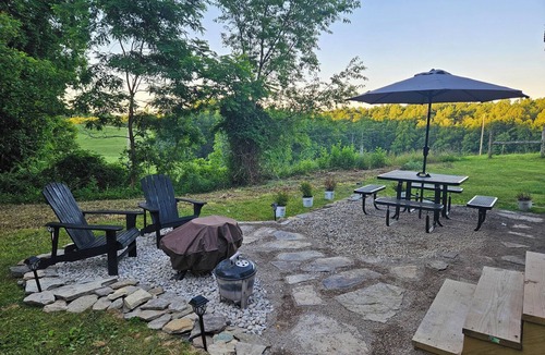 Frenchburg Cabin | Picturesque couples retreat near Red River Gorge, perfect for hiking, kayaking!
