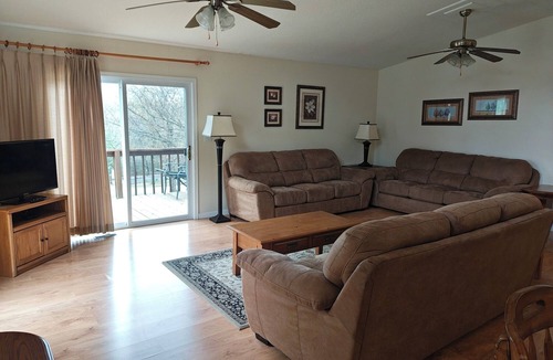 Dogwood Park House | Picturesque Executive House #22 w/jacuzzi and views of Norfork lake
