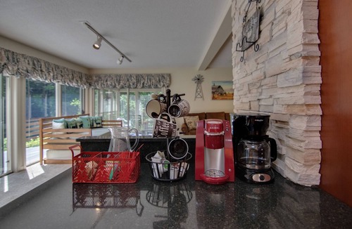 Thornton House | Picturesque Ski getaway close to Loon Mountain and Waterville Valley Ski Resorts