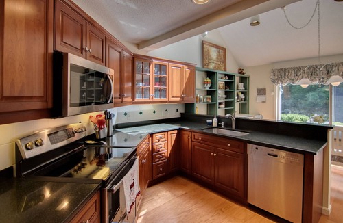 Thornton House | Picturesque Ski getaway close to Loon Mountain and Waterville Valley Ski Resorts