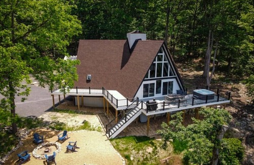 Maurertown Cabin | Picturesque views @ The Triple A-Frame