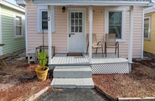 Kure Beach Cottage | Pier View 2 - Beautifully Renovated 2-bedroom Cottage. Enjoy the Local Charm of Pleasure Island! 2 Cottage by Redawning