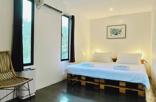 Basdiot Hostel | Pig Dive Hostel