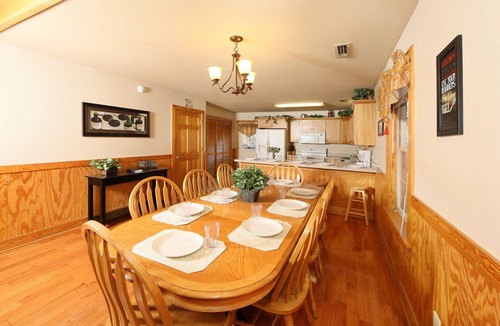 Pigeon Forge Villa | Pigeon Forge 207 - Three Bedroom Villa, Sleeps 18