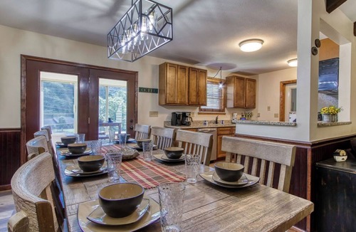 Pigeon Forge Ski Chalet | Pigeon Forge Getaway, Hot Tub, Game Room, Wifi, $560 FREE tickets each paid day!