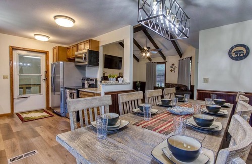 Pigeon Forge Ski Chalet | Pigeon Forge Getaway, Hot Tub, Game Room, Wifi, $560 FREE tickets each paid day!