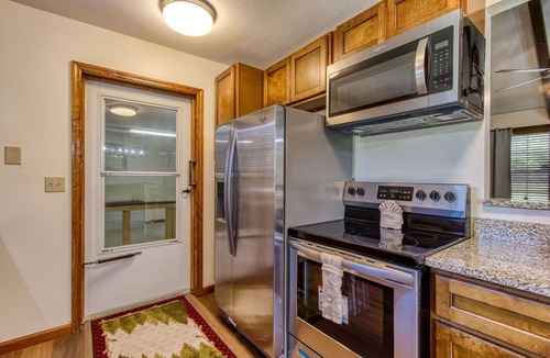 Pigeon Forge Ski Chalet | Pigeon Forge Getaway, Hot Tub, Game Room, Wifi, $560 FREE tickets each paid day!