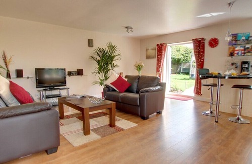 Lingwood House | Piglets - One Bedroom House, Sleeps 2