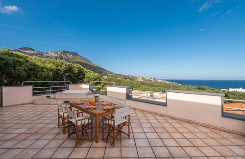 Cala Gonone Apartment | PIGNA HOUSE: large central panoramic house with swimming pool