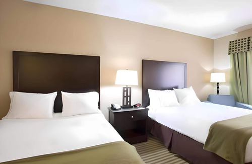 Le Roy Hotel | Pike Inn Le Roy - Bloomington Southeast Area