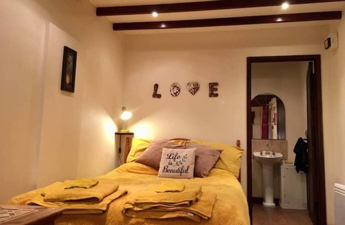 Cheddar Apartment | Pilgrims Haven Cheddar Adorable quaint guest house