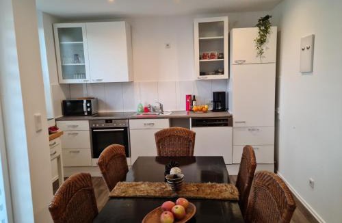 Madfeld Apartment | Pilgrims "Hermine" Fewo mit 3 Schlafzimmern, Balkon, fast Internet