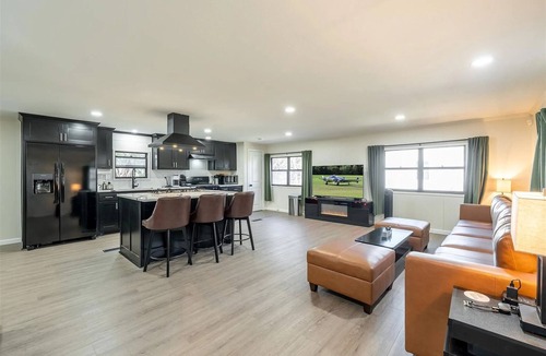 Laguna Park House | Pilots’ Retreat - Serene 3BR Lake House at Laguna Airpark TX82