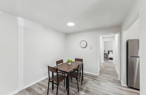 Newark Apartment | Pine Brook 111i I State of the art 1.5 Bd Apt