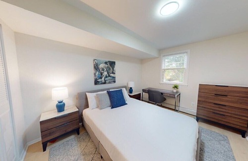 Newark Apartment | Pine Brook Apartments: Luxurious living in a stunning wooded setting