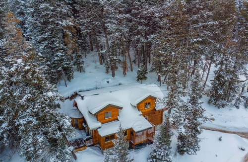 Summit Park House | Pine by AvantStay Magnificent Private Log Cabin w/ Veranda Mtn Views & Hot Tub