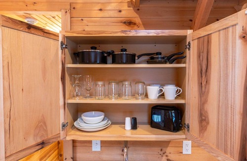 Bethlehem Cabin | Pine Cabin: Cozy Lakefront Log Cabin