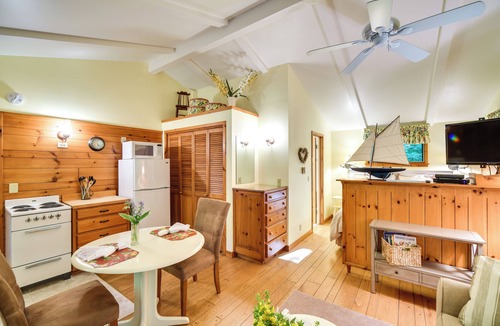 Fish Creek Cottage | 'Pine Cottage' Duplex w/Deck: Walk to State Park!