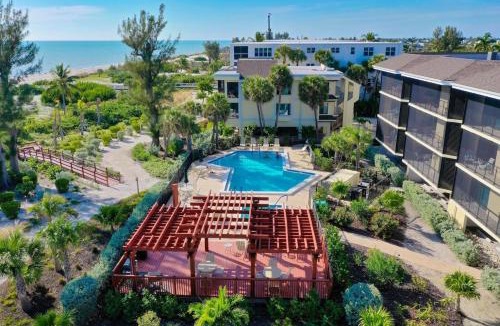Sanibel House | Pine Cove #102