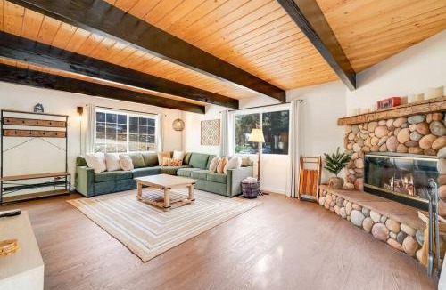 Sugarloaf House | Pine Den Cabin: Arcade+Fire Pit+BBQ