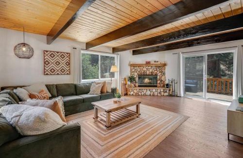 Sugarloaf House | Pine Den Cabin: Arcade+Fire Pit+BBQ