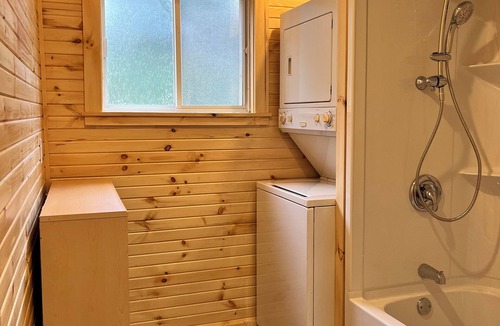 Chelton Cottage | Pine haven cottage two minute drive to provincial park with fabulous beach