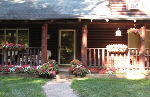 Mount Pleasant Apartment | PINE LODGE ~ Cozy and Snug ~ A great get-away!