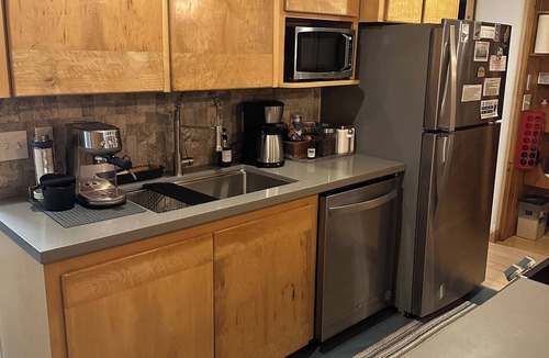 Packwood Cabin | Pine Lodge Sleeps 12 Fees for 7+ Hot Tub AC EV Charger Pets