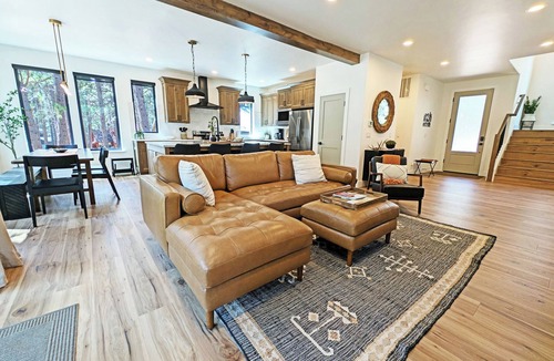 Overlook Park House | Pine Mountain 6 - BRAND NEW HOME! 4 Bd, 4 Bath, SHARC, Hot Tub + More!