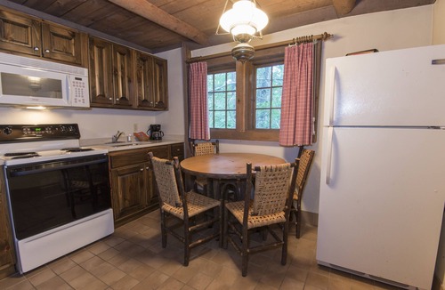 Fourmile Hotel | Pine Mountain State Resort Park