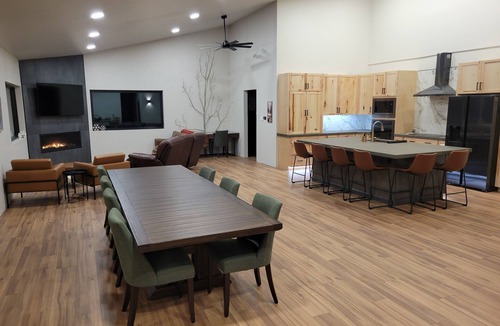 Centennial House | Pine & Peak Lodge in Centennial, WY Indoor Pickleball Ready! -No cleaning fee-