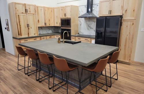 Centennial House | Pine & Peak Lodge in Centennial, WY Indoor Pickleball Ready! -No cleaning fee-