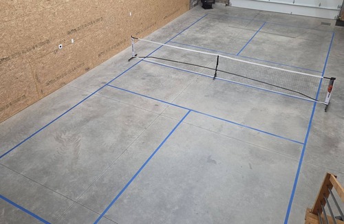 Centennial House | Pine & Peak Lodge in Centennial, WY Indoor Pickleball Ready! -No cleaning fee-