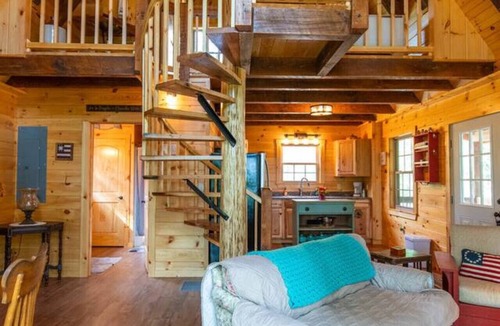 Pine Ridge House | Pine Point- Firepit, Fireplace, Pet Friendly, WiFi, 14 mins from Natural Bridge