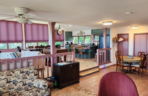 Edwardsville House | Pine Shore Beach House on Chesapeake Bay w/170ft pier