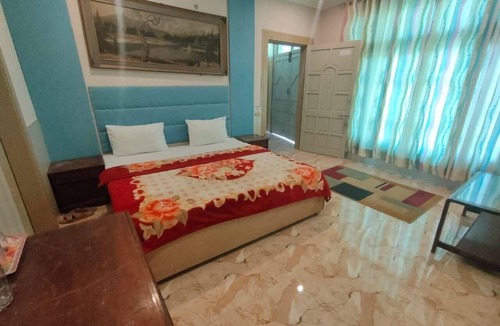 Loralai District Hotel | Pine Valley View