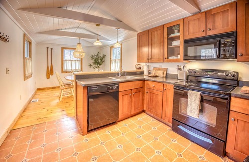 New Marlborough Cottage | Pine View Cottage, Berkshires Getaway Lake Buel w/lake rights. Pet friendly!