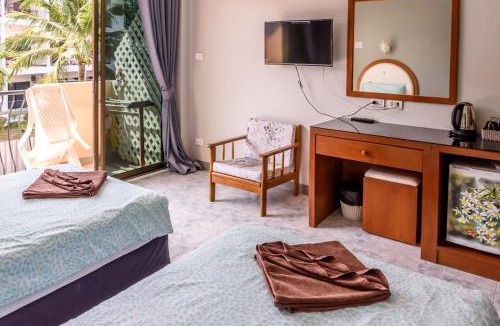 Karon House | Pineapple Guesthouse