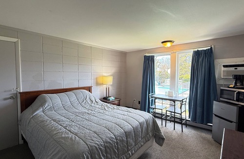 North Attleboro Hotel | Pineapple Inn