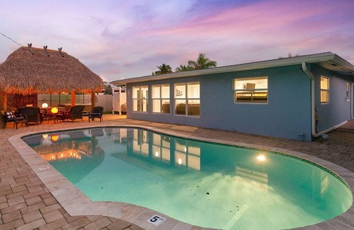 Santa Barbara Estates House | Pineapple NEW LISTING! BEACH HOUSE HEATED POOL & HOT TUB, WALK TO BEACH!!